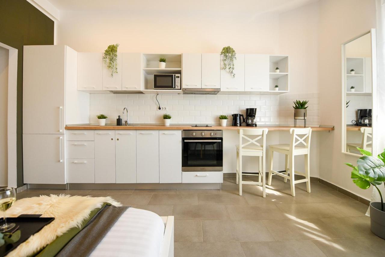 Classy Comfort - Chic Studio On Regina Elisabeta Бухарест Экстерьер фото