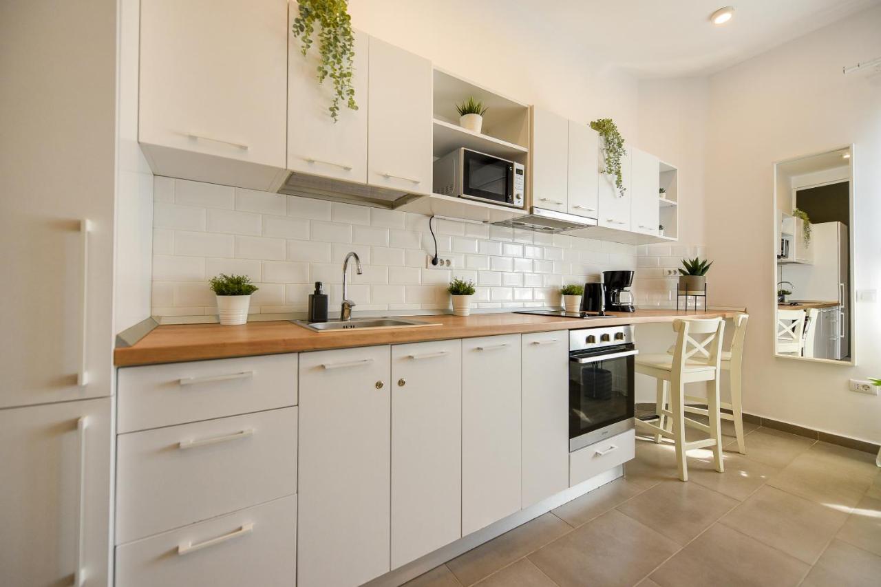 Classy Comfort - Chic Studio On Regina Elisabeta Бухарест Экстерьер фото