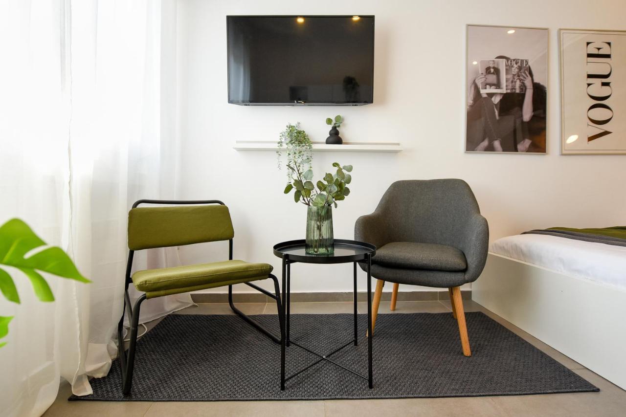 Classy Comfort - Chic Studio On Regina Elisabeta Бухарест Экстерьер фото